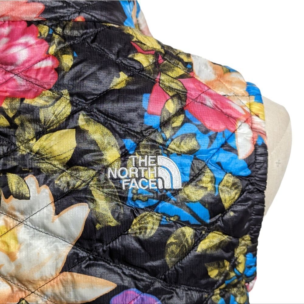 The North Face Black Floral Lightweight Vest - Picture 6 of 8